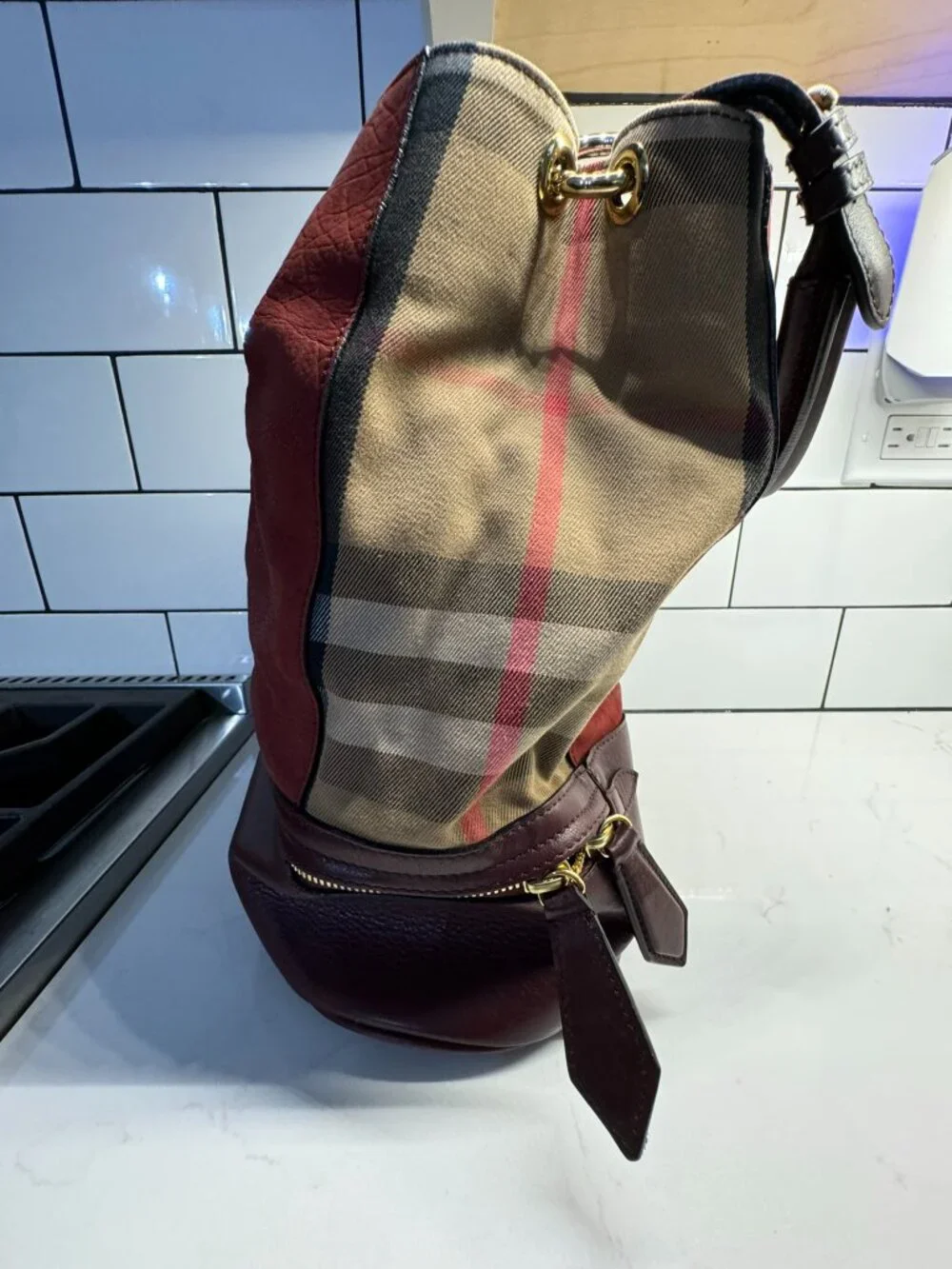 Authentic Burberry Nubuck Canvas Check Beckett Bag in Deep Claret - Picture 8 of 10